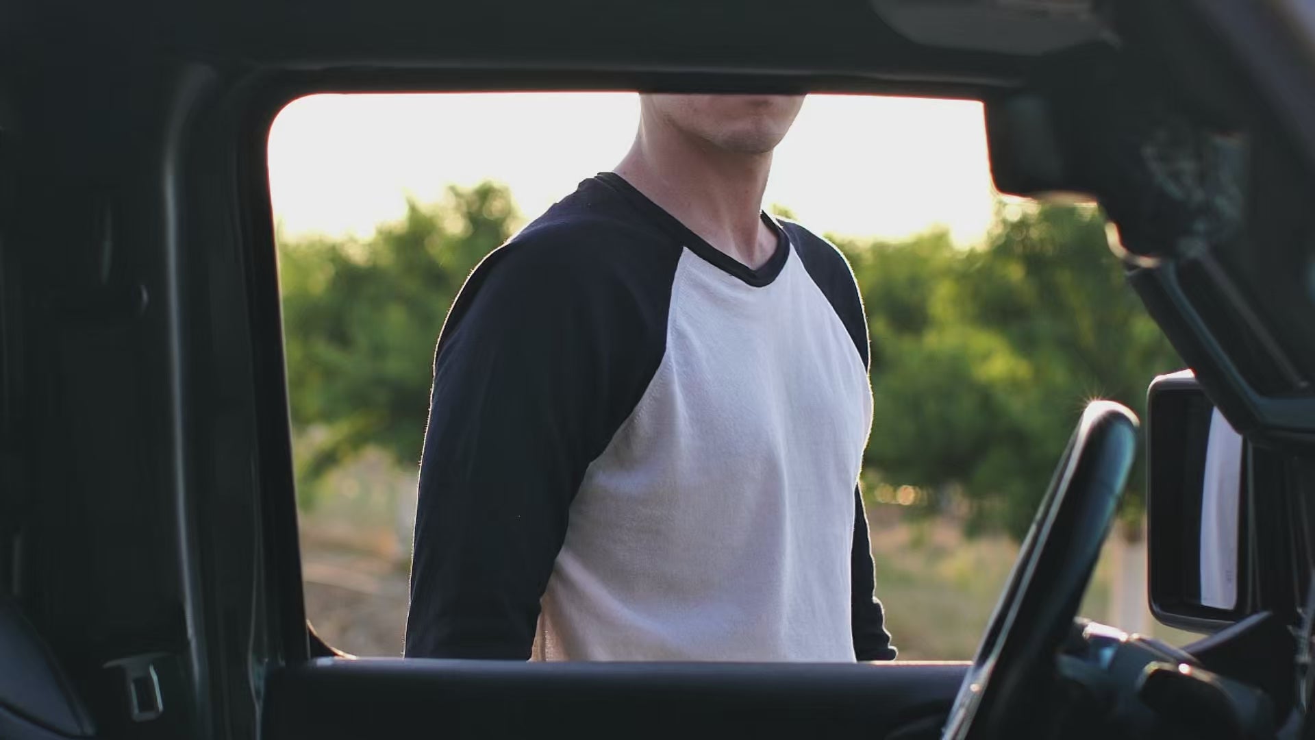 Raglan Tee in Cotton Crepe - Off White/Blue Navy